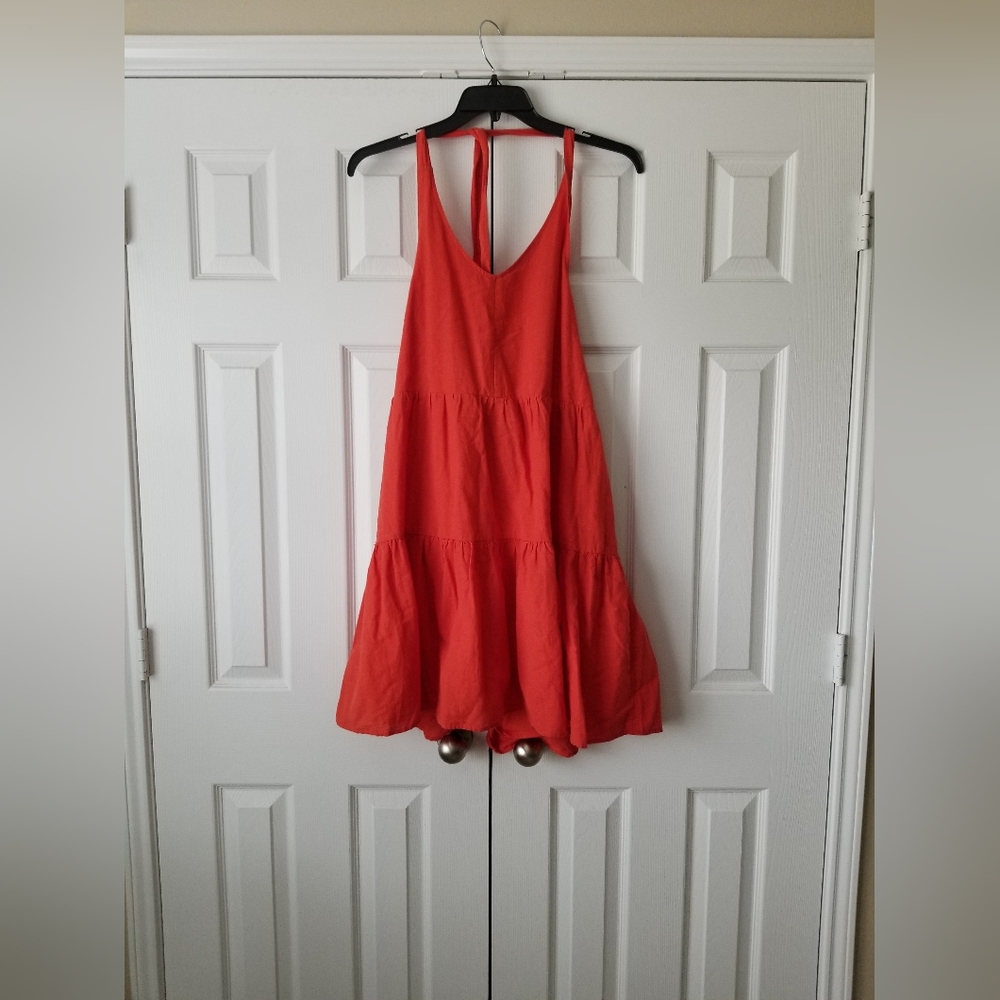 Women's backless dress with neck tie